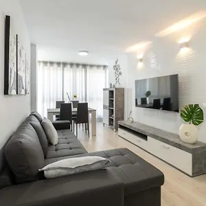 https://apartamento-benalmadena-puerto-marina.1costadelsol.com